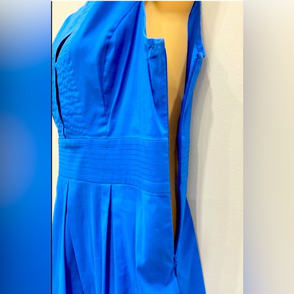 BCBG🦋 MAXAZRIA VIBRANT BLUE DRESS🦋SIZE SMALL DEEP KEYHOLE NECKLINE AND POCKETS - Picture 16 of 16